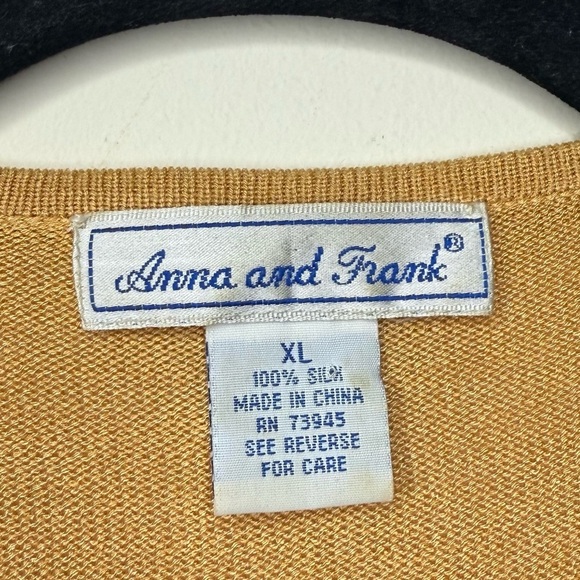 ANNA AND FRANK VTG Stars Embroidered 100% Silk Knit Buttercup Yellow Cardigan - Picture 4 of 5